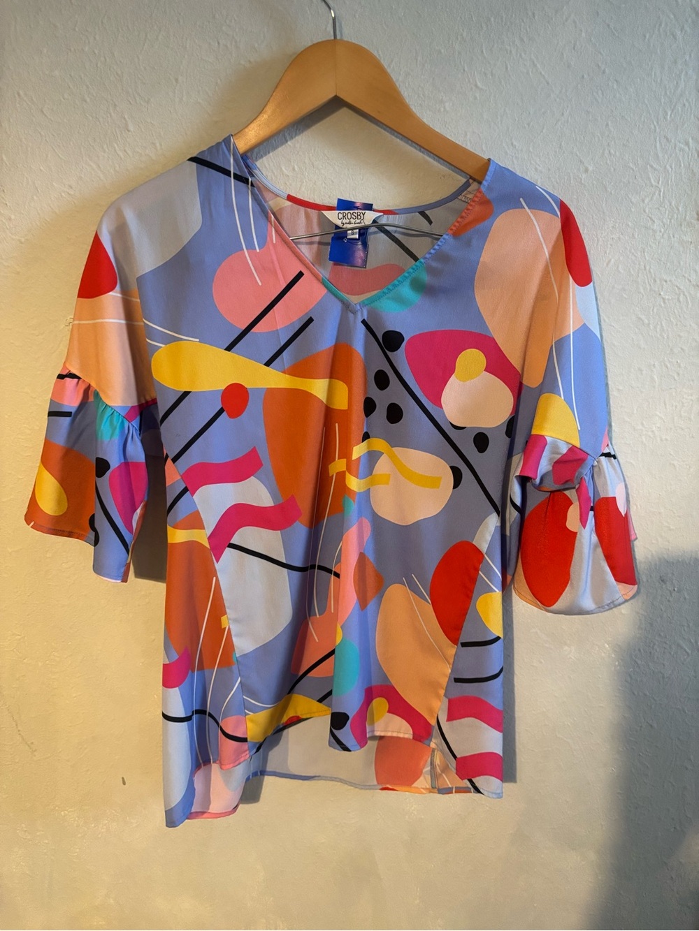 CROSBY by Mollie Burch Multicolor‎ Abstract V-Neck Ruffle Sleeve Top